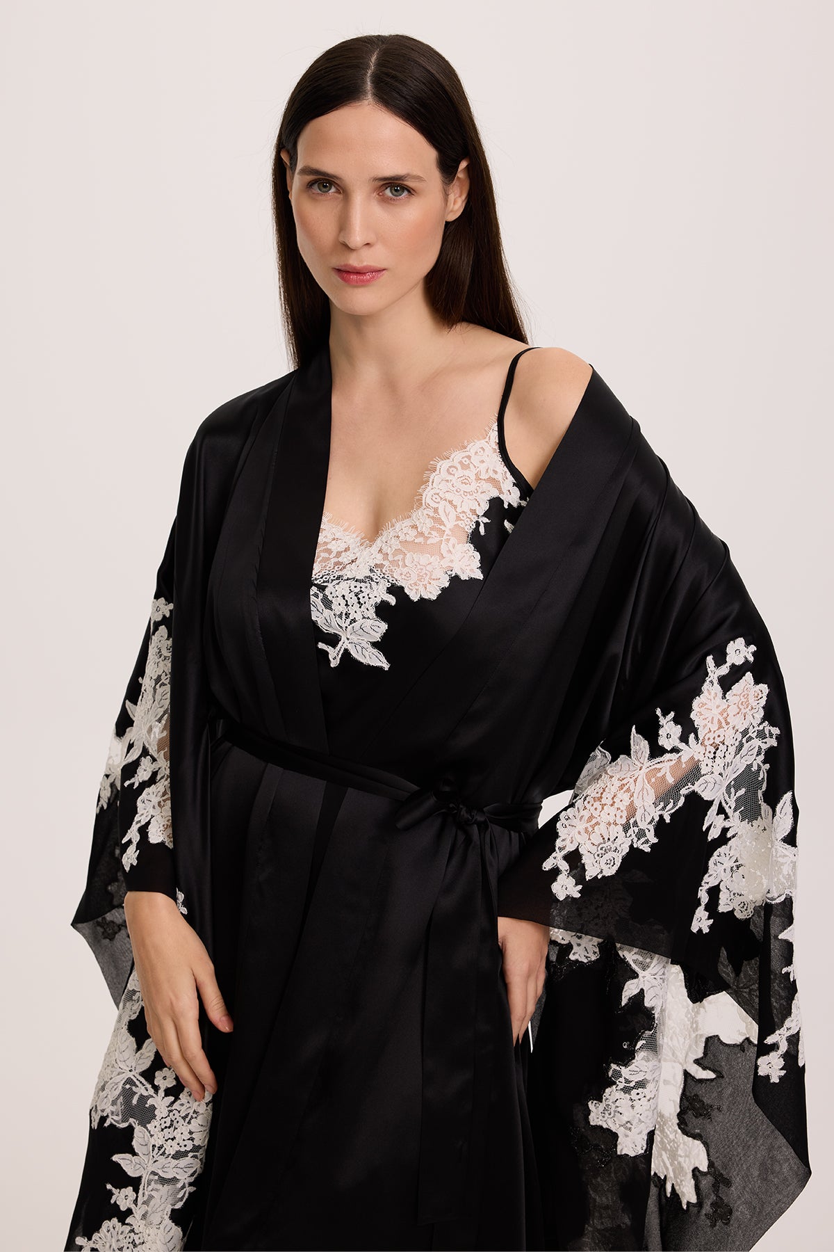 Odile Uzun Kimono Bornozlu Kısa İpek Gecelik