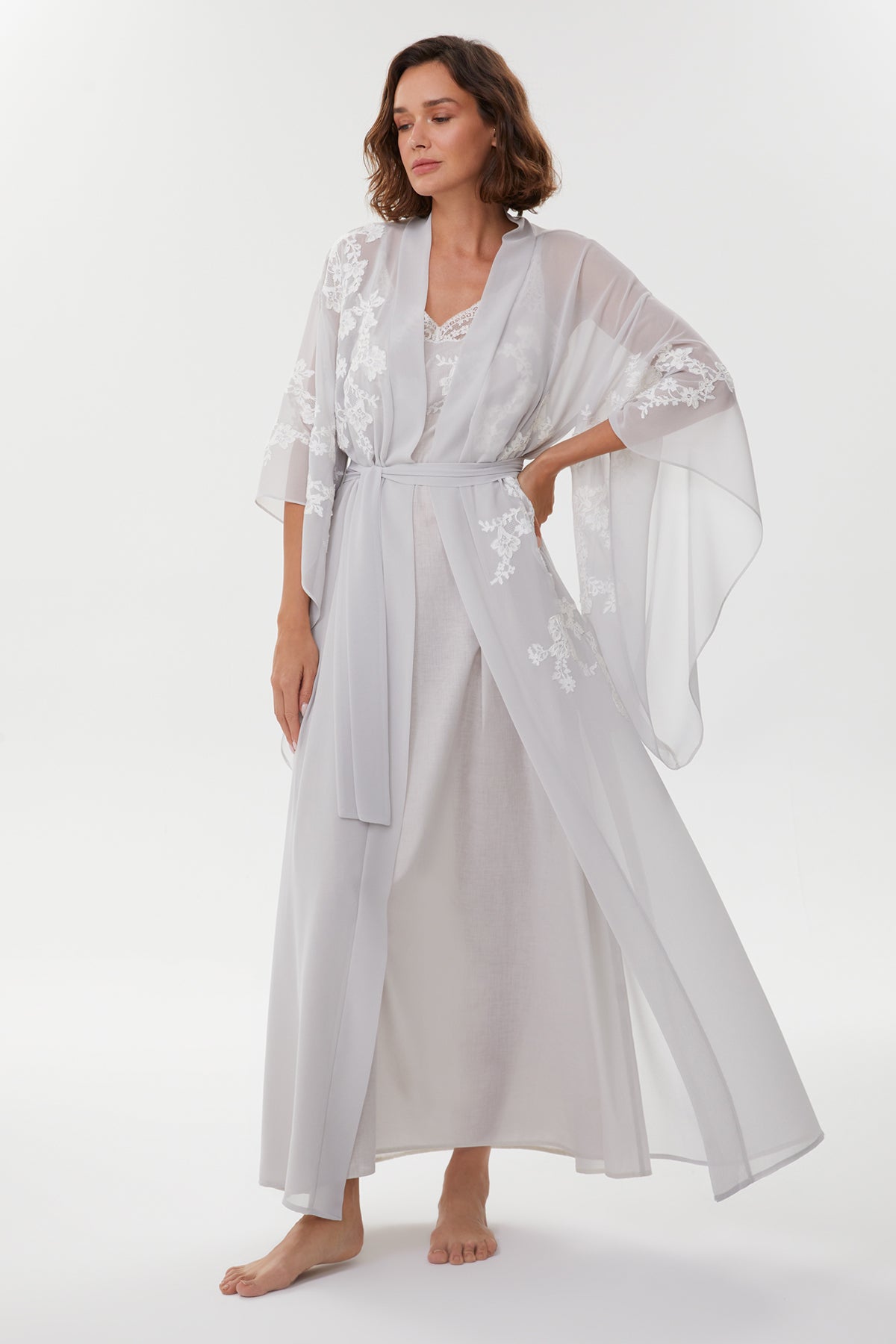 روب نوم قطني شيفون "أبيلا" بلون رمادي ثلجي