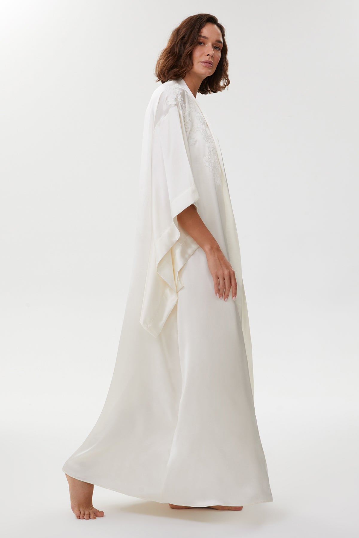 Antoinette Ivory Pure Silk Nightgown & Kimono Robe