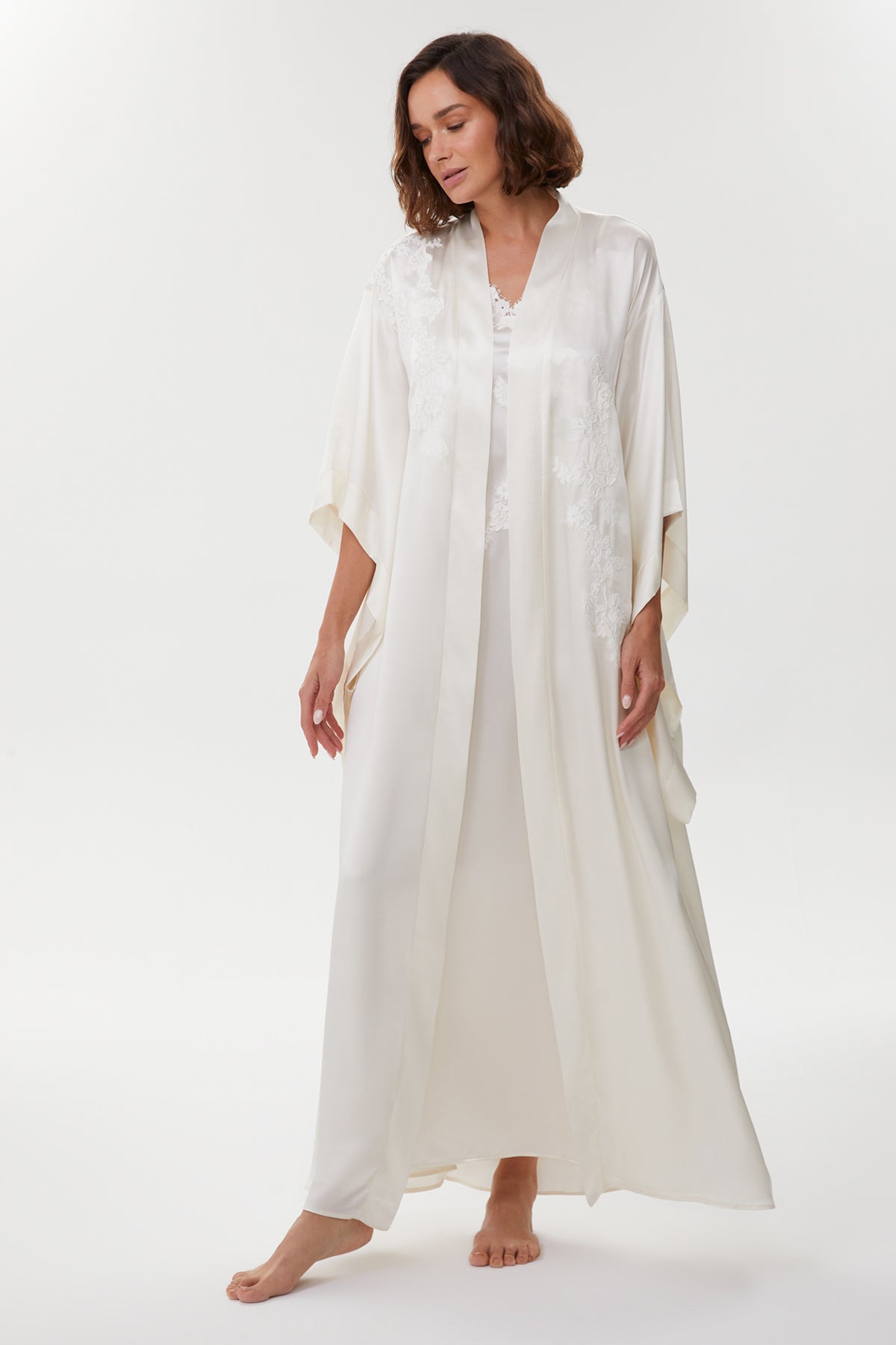 Antoinette Ivory Pure Silk Nightgown & Kimono Robe